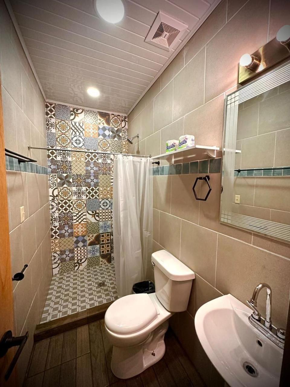 Blasina Beer Hostel ボケテ エクステリア 写真